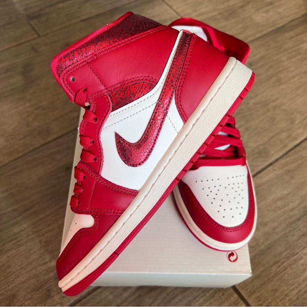 Air Jordan 1 Mid SE ( box without lid ) - Picture 5 of 10